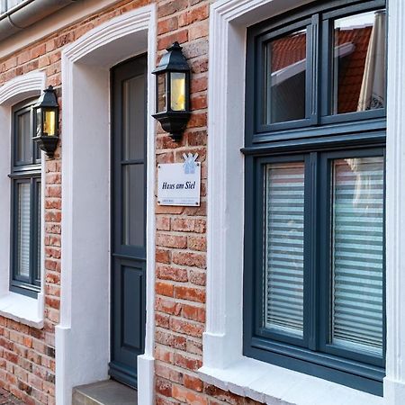 Vila Haus Am Siel 01, Zentral Mit Eigenem Steg Greetsiel Exteriér fotografie